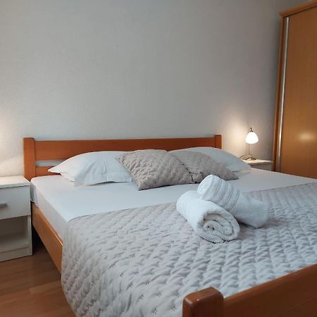 Apartments Gojevic Bol Exterior photo