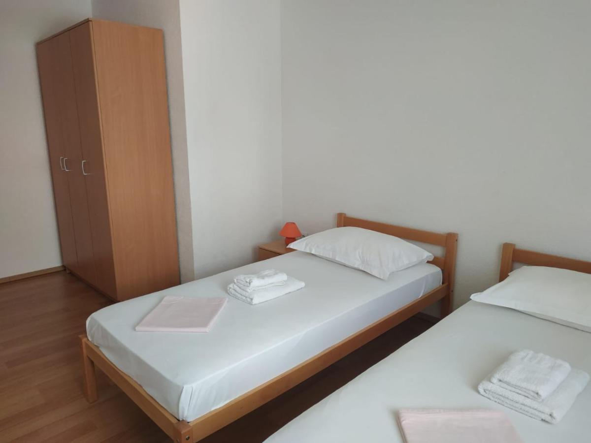 Apartments Gojevic Bol Exterior photo
