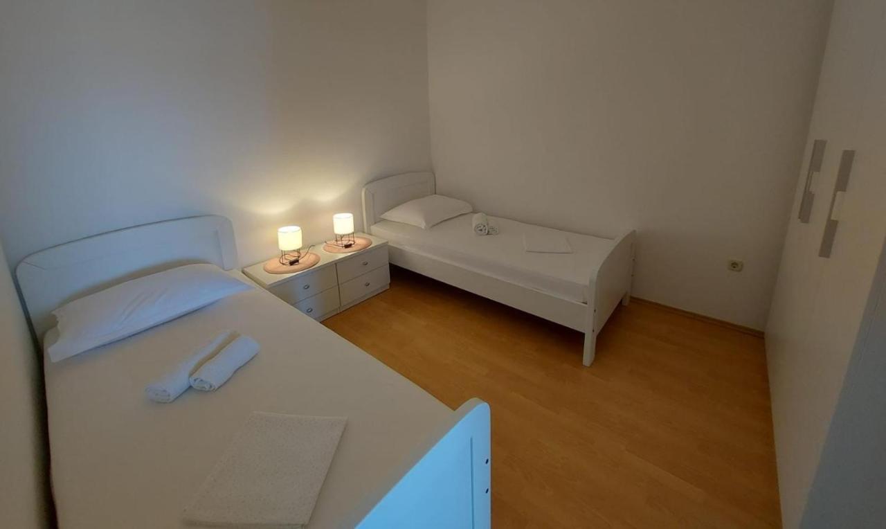 Apartments Gojevic Bol Exterior photo